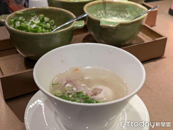 ▲開箱最新Buffet「URBAN PARADISE」。（圖／記者黃士原攝）