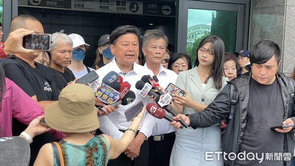 ▲▼立法委員傅崐萁24下午正式現身花蓮地方法院按鈴申告。（圖／記者柯政踍提供，下同）