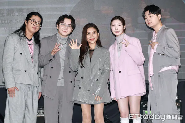 ▲▼ 艾怡良、鄭宜農聯袂出席活動。（圖／記者黃克翔攝）