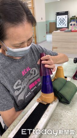 ▲癱瘓得靠呼吸器1年的李姓婦人接受杜元坤醫師的神經繞道手術             。（圖／記者吳奕靖翻攝）