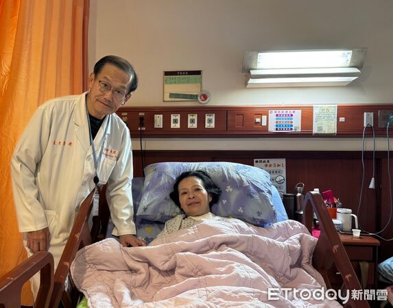 ▲癱瘓得靠呼吸器1年的李姓婦人接受杜元坤醫師的神經繞道手術             。（圖／記者吳奕靖翻攝）