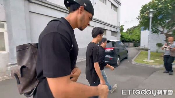 ▲▼      魔鷹今聽取桃檢、法醫與航警解剖報告       。（圖／記者沈繼昌攝）