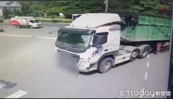 ▲▼畫面曝光！20歲男大生遭砂石車輾斃「全身變形亡」，母接噩耗崩潰。（圖／記者賴文萱翻攝）