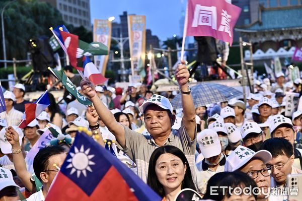 ▲▼ 罷團舉辦「罷免投同意，台灣需要你」迎向成功凱道晚會。（圖／記者李毓康攝）