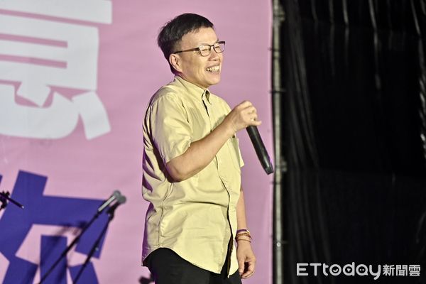 ▲▼ 罷團舉辦「罷免投同意，台灣需要你」迎向成功凱道晚會，王小棣宣講  。（圖／記者李毓康攝）
