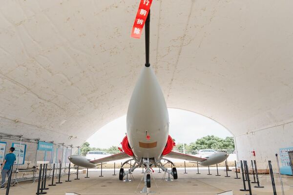 ▲▼F-104戰鬥機重新拼裝塗漆，進駐場地內的機堡。（圖／軍聞社）