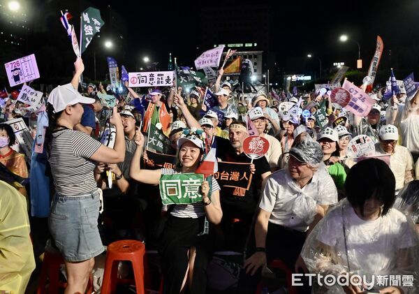 ▲▼ 罷團舉辦「罷免投同意，台灣需要你」迎向成功凱道晚會。（圖／記者李毓康攝）