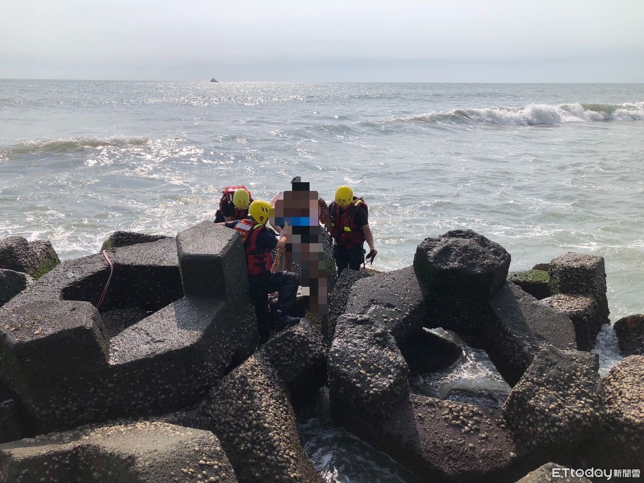快訊／台南黃金海岸3國小生落水！2人獲救...12歲童失蹤搜救中