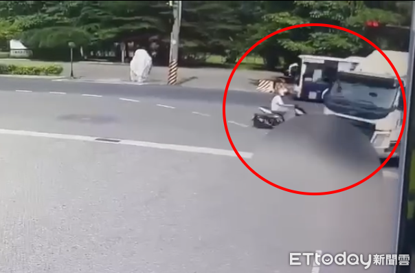 驚悚畫面曝！高雄男大生遭砂石車輾「全身變形亡」　母認屍崩潰