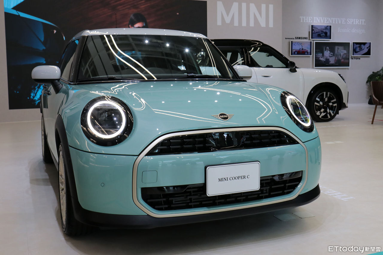 ▲MINI概念店「進駐信義區A19」！車主來領專屬禮　粉絲也能抽住宿券。（圖／記者張慶輝攝）