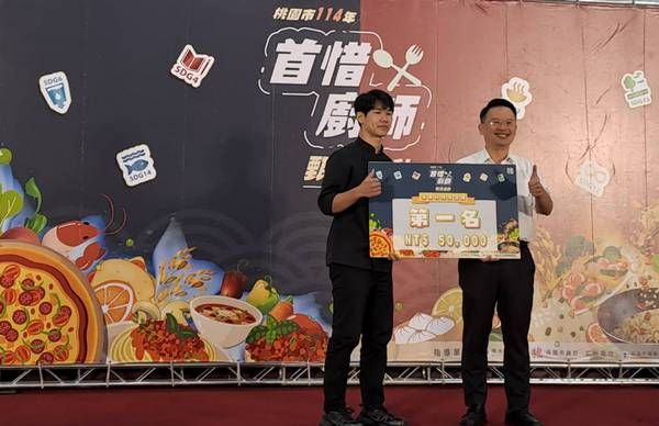 ▲蘇俊賓頒獎首惜廚師優勝者