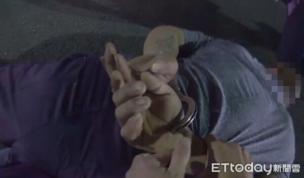 ▲▼高雄男拒檢逃逸。（圖／記者許宥孺翻攝）