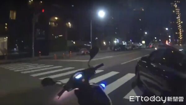 ▲▼高雄男拒檢逃逸。（圖／記者許宥孺翻攝）