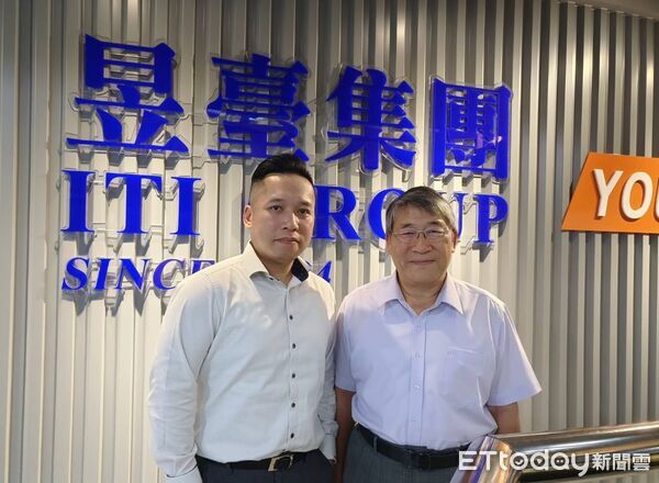 ▲昱台國際董事長劉枋(右)與公司財務長兼發言人蕭家辭(左)。（圖／記者張佩芬攝）
