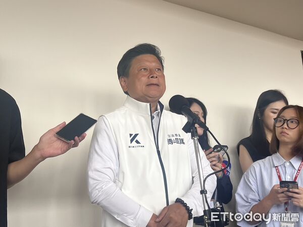 ▲國民黨團總召傅崐萁25日受訪。（圖／記者蘇晏男攝）