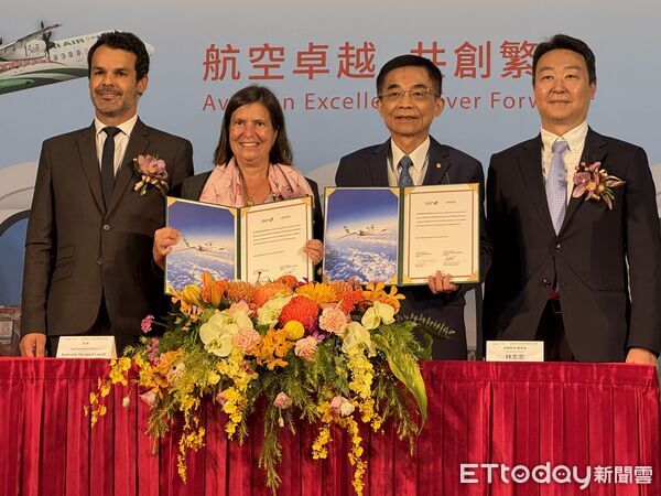 ▲▼立榮航空舉行「立榮航空ATR新機採購簽約記者會」，交通部長陳世凱出席見證。（圖／記者李姿慧攝）