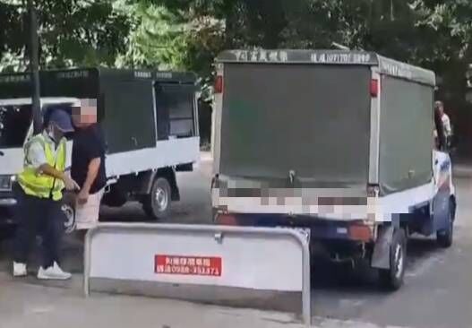 ▲彰化員林藤山步道爆攤商不滿管理員擋道。（圖／民眾提供）