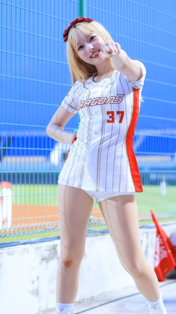 ▲▼權喜原大巨蛋賽後被狂粉包圍。（圖／翻攝自IG）