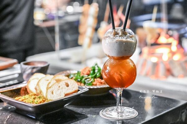 ▲▼ROBATA BISTRO 爐端餐酒。（圖／部落客周花花，甲飽沒授權提供）