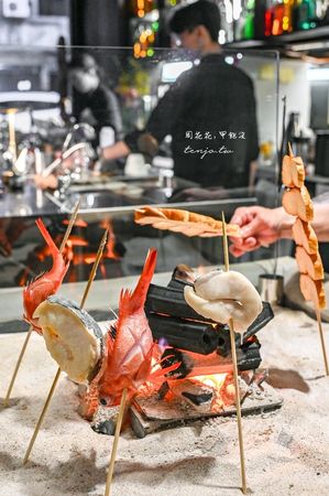 ▲▼ROBATA BISTRO 爐端餐酒。（圖／部落客周花花，甲飽沒授權提供）