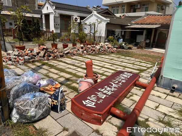 ▲丹娜絲颱風重創台灣烏腳病醫療紀念館，展區內部積水、家具傾倒，文物亟需搶救。（記者林東良翻攝，下同）