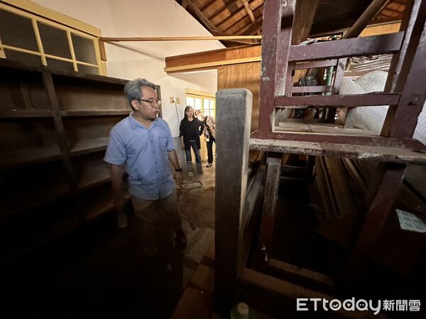 ▲丹娜絲颱風重創台灣烏腳病醫療紀念館，展區內部積水、家具傾倒，文物亟需搶救。（記者林東良翻攝，下同）