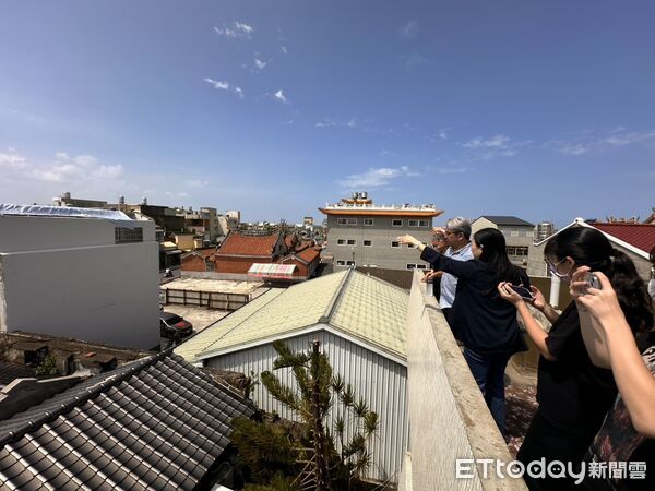 ▲丹娜絲颱風重創台灣烏腳病醫療紀念館，展區內部積水、家具傾倒，文物亟需搶救。（記者林東良翻攝，下同）