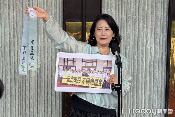 ▲民進黨立委吳思瑤受訪。（圖／記者林敬旻攝）