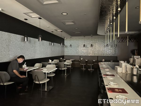 ▲DREAM PLAZA開幕中午地下二樓美食街就發生跳電。（圖／記者蔡惠如攝）