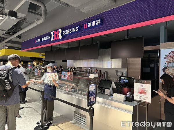 ▲DREAM PLAZA開幕中午地下二樓美食街就發生跳電。（圖／記者蔡惠如攝）