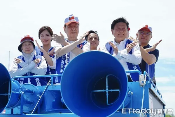 ▲▼趙少康與台北市議員一同現身花蓮，陪同傅崐萁走訪街頭，向鄉親拜票爭取支持。（圖／國民黨花蓮縣黨部提供，下同）