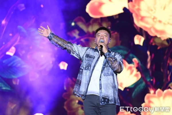 ▲涂佩岑打頭陣，多首校園歌曲讓聽眾回憶起年輕的校園故事。（圖／花蓮縣政府提供，下同）