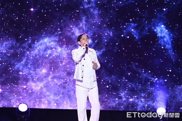 ▲涂佩岑打頭陣，多首校園歌曲讓聽眾回憶起年輕的校園故事。（圖／花蓮縣政府提供，下同）