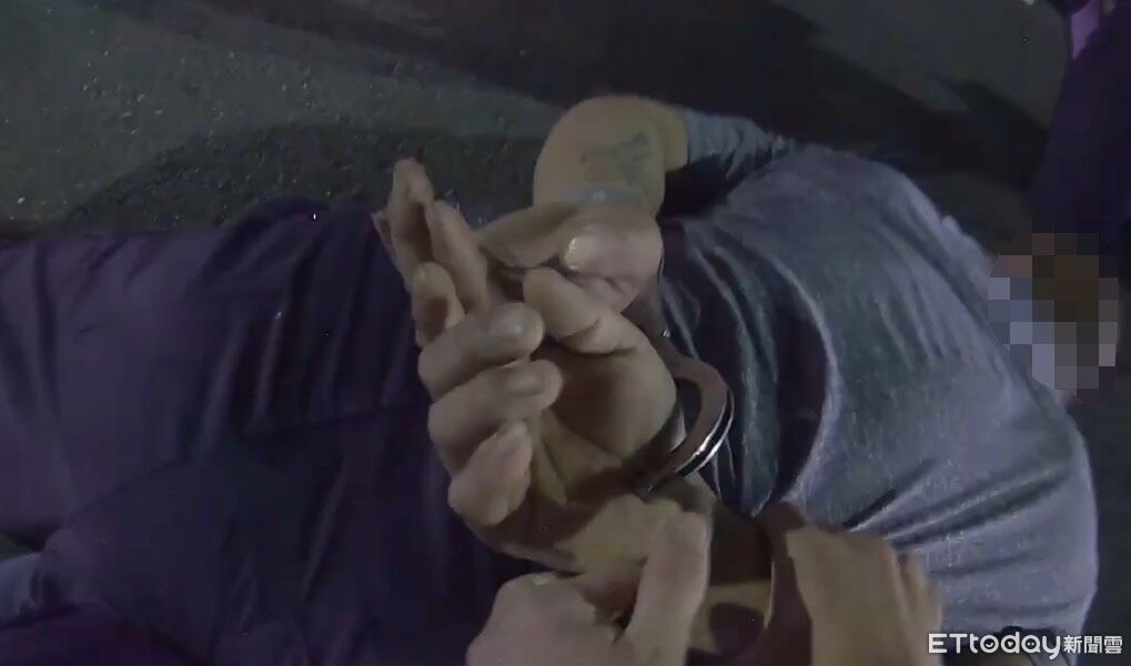高雄市區警匪追逐！男違停拒檢加速逃　警鳴笛狂追2公里逮毒犯
