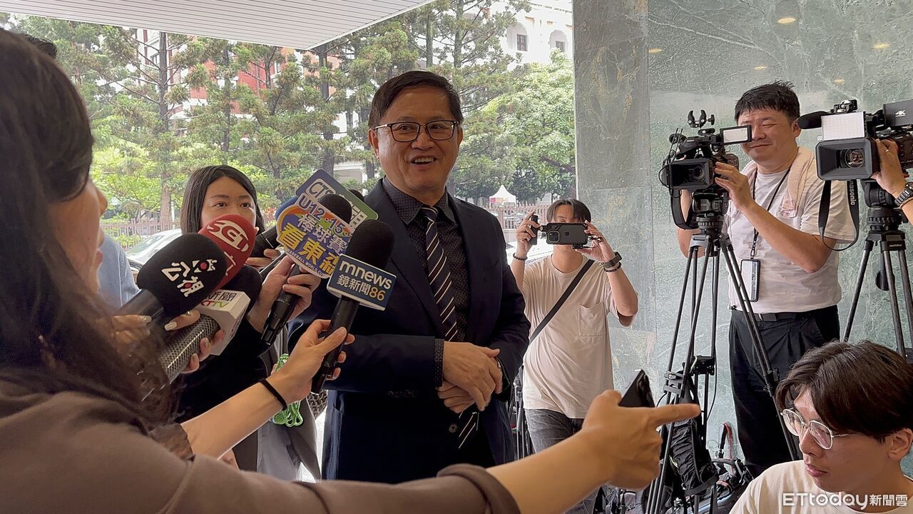 傅崐萁喊「沒收到捐款」要求道歉　童子賢現身親回：本著良心就好