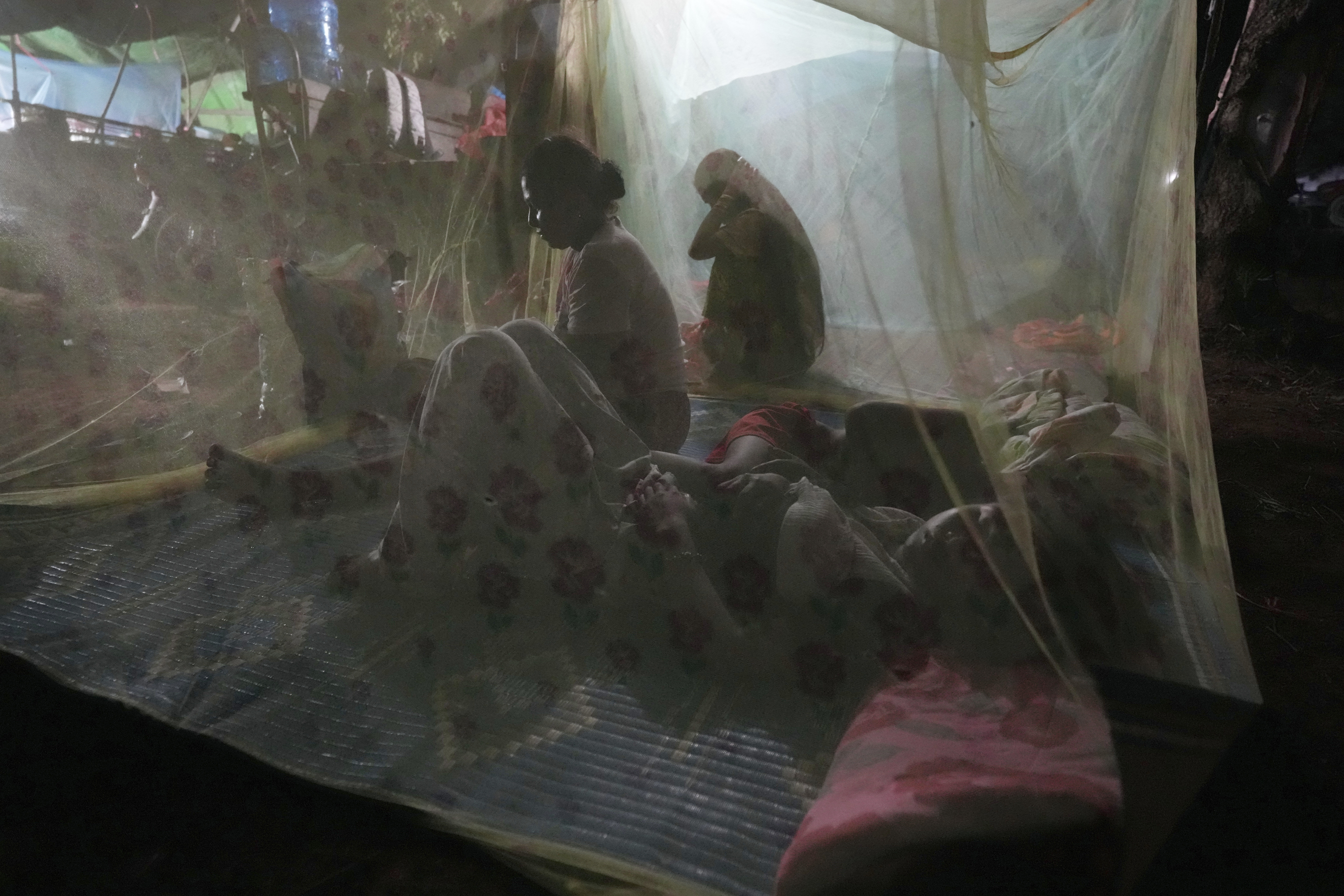 ▲▼ 泰國與柬埔寨爆發武裝衝突。圖為柬埔寨民眾避難。（圖／達志影像／美聯社）