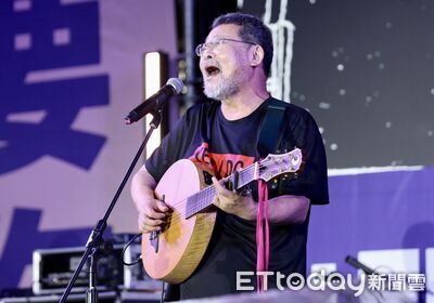 雨中閃爍民主之光　三金得主唱〈伊是咱的寶貝〉籲：把台灣贏回來