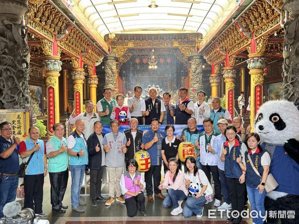 ▲民政局長姜淋煌、安平區長蕭泰華，安平天后宮主委盧友禮、安平觀音亭主委顏東賢與台南市議員盧崑福、周麗津、林依婷、林美燕，安平地方里長均到場力挺。（記者林云攝，下同）