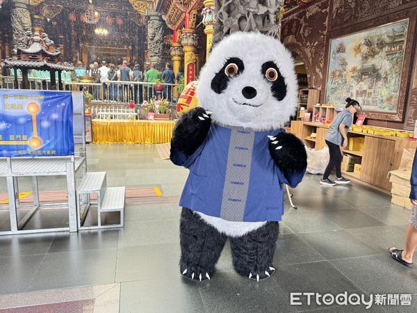 ▲民政局長姜淋煌、安平區長蕭泰華，安平天后宮主委盧友禮、安平觀音亭主委顏東賢與台南市議員盧崑福、周麗津、林依婷、林美燕，安平地方里長均到場力挺。（記者林云攝，下同）