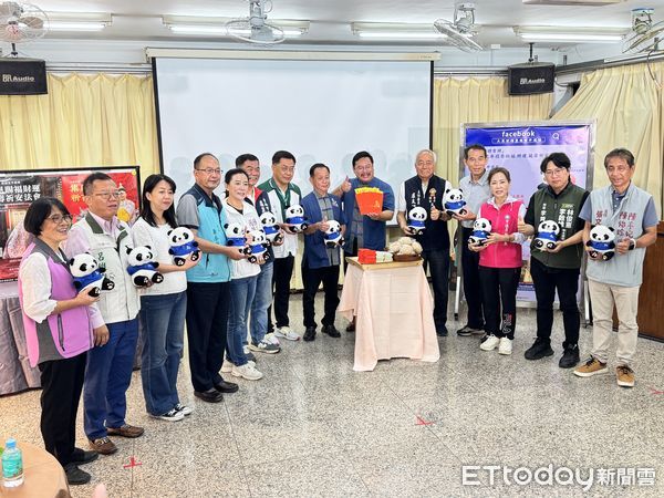 ▲民政局長姜淋煌、安平區長蕭泰華，安平天后宮主委盧友禮、安平觀音亭主委顏東賢與台南市議員盧崑福、周麗津、林依婷、林美燕，安平地方里長均到場力挺。（記者林云攝，下同）