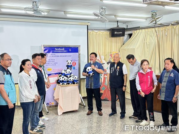 ▲民政局長姜淋煌、安平區長蕭泰華，安平天后宮主委盧友禮、安平觀音亭主委顏東賢與台南市議員盧崑福、周麗津、林依婷、林美燕，安平地方里長均到場力挺。（記者林云攝，下同）