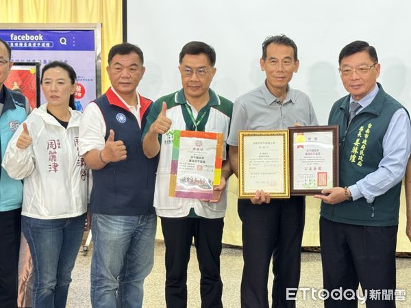 ▲民政局長姜淋煌、安平區長蕭泰華，安平天后宮主委盧友禮、安平觀音亭主委顏東賢與台南市議員盧崑福、周麗津、林依婷、林美燕，安平地方里長均到場力挺。（記者林云攝，下同）