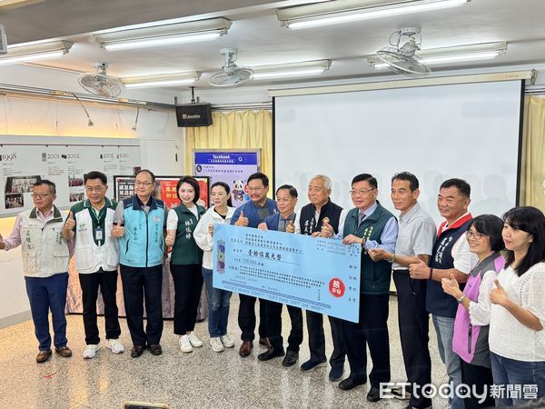 ▲民政局長姜淋煌、安平區長蕭泰華，安平天后宮主委盧友禮、安平觀音亭主委顏東賢與台南市議員盧崑福、周麗津、林依婷、林美燕，安平地方里長均到場力挺。（記者林云攝，下同）