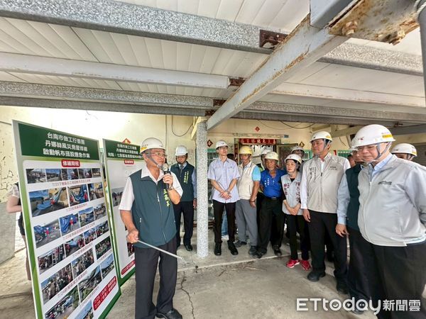 ▲行政院長卓榮泰與市長黃偉哲到七股災區視察，向志工表達感謝之意。（圖／記者林東良翻攝，下同）