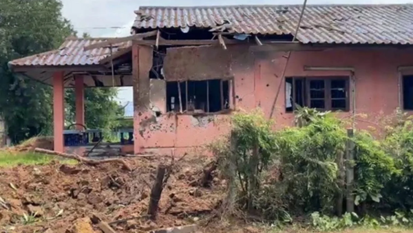 ▲▼2月大男嬰睡家中「遭火箭砲炸死」　泰祖母從田裡衝回家崩潰。（圖／翻攝MGR Online）
