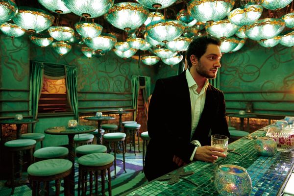 ▲「波斯男神」Iman從醫生變演員，近期推出寫真集，並由何超監製。（圖／862 Films提供）