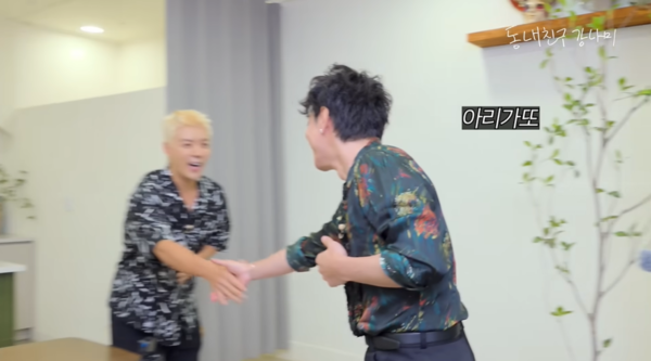 ▲▼佐藤健赴韓宣傳踩雷！　對大2歲男星用非敬語挨轟：太沒禮貌。（圖／翻攝自YouTube／동네친구 강나미 [Kangnami]）