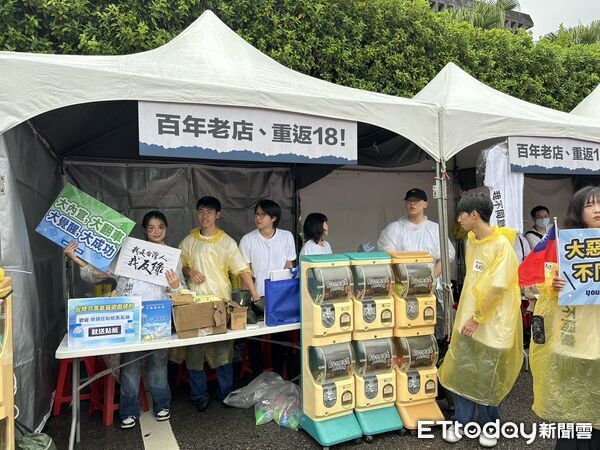 ▲▼國民黨凱道「不同意罷免」選前之夜，周邊攤販。（圖／記者崔至雲攝）