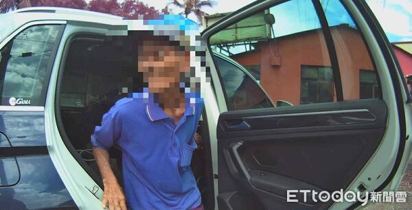 ▲台東警方助走失老翁返家。（圖／記者楊晨東翻攝）