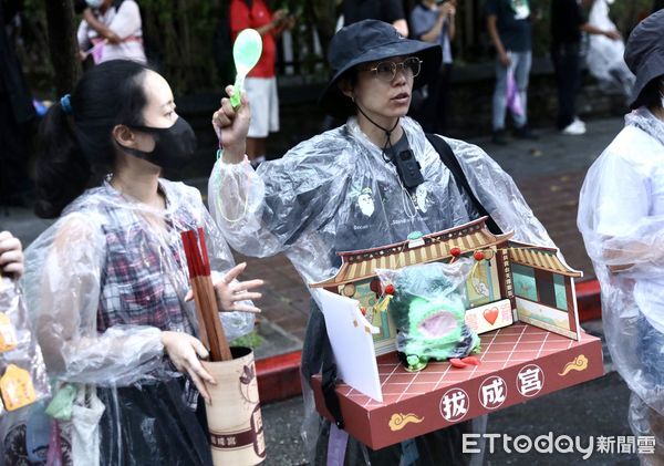 ▲▼罷團於立法院外濟南路舉辦【為民主守夜 公民集氣晚會】  。（圖／記者李毓康攝）